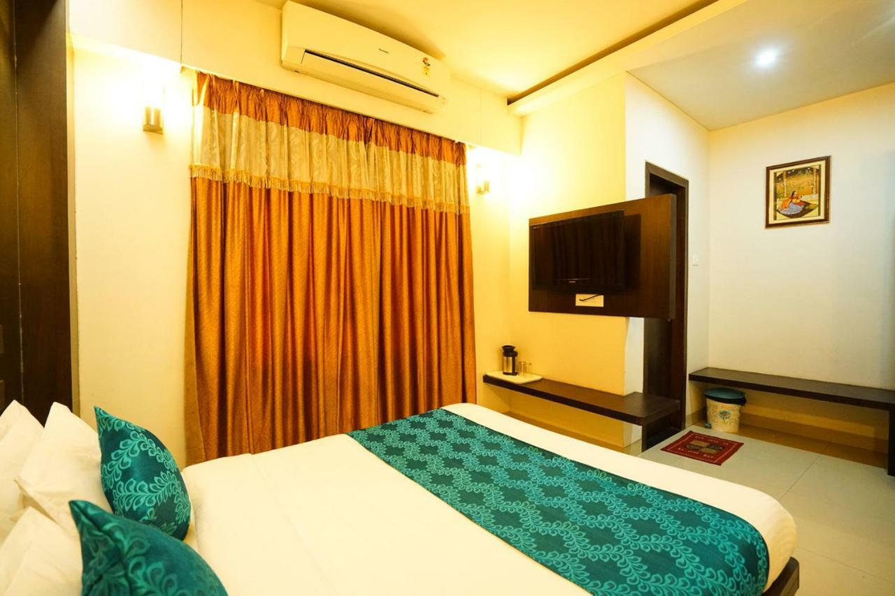 Hotel Aarya Inn Райпур Экстерьер фото
