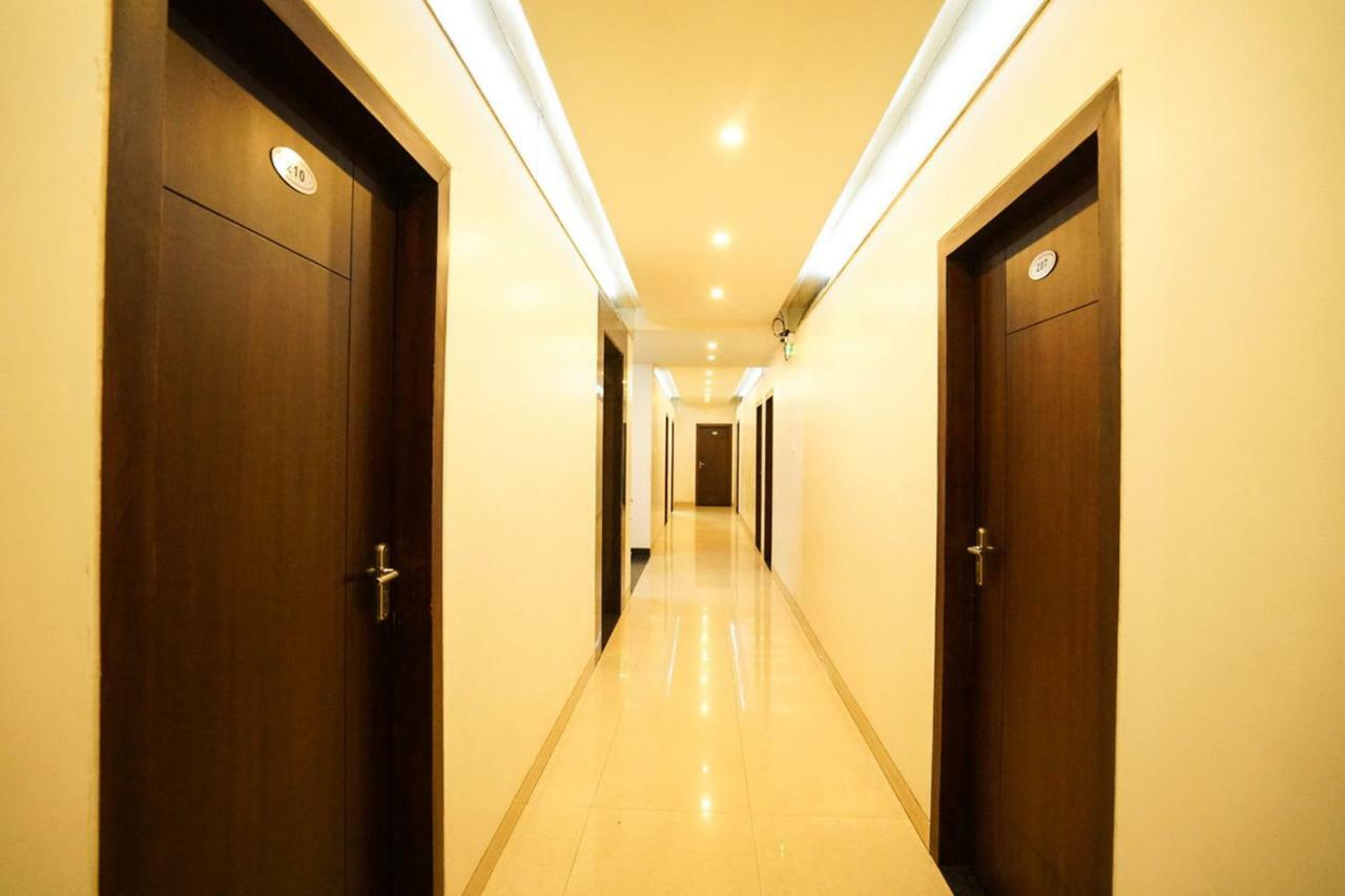 Hotel Aarya Inn Райпур Экстерьер фото